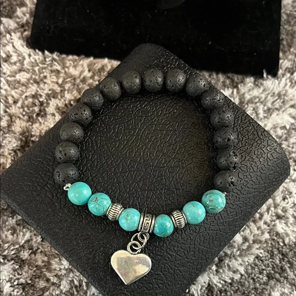 Turquoise and Black Beaded Stretch Bracelet with Heart Charm - Picture 1 of 3